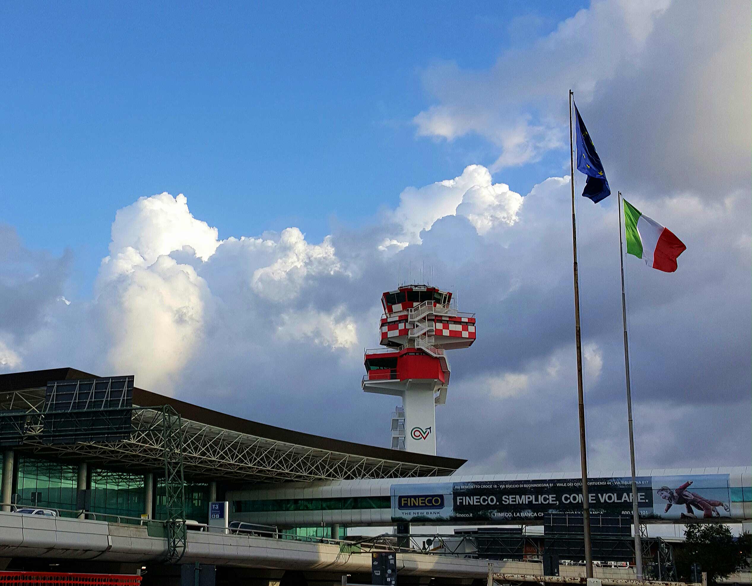 Torre di controllo ENAV a Roma Fiumicino; foto di repertorio del 2015, non relativa al guasto