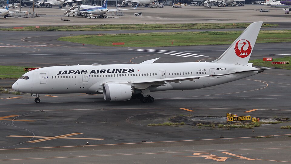 Boeing 787-8 Japan Airlines all’aeroporto di Tokyo Haneda